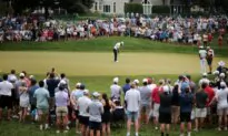 Tom Kim Clings to a 1-shot Lead Over Scheffler and Bhatia in Rain-Delayed Travelers