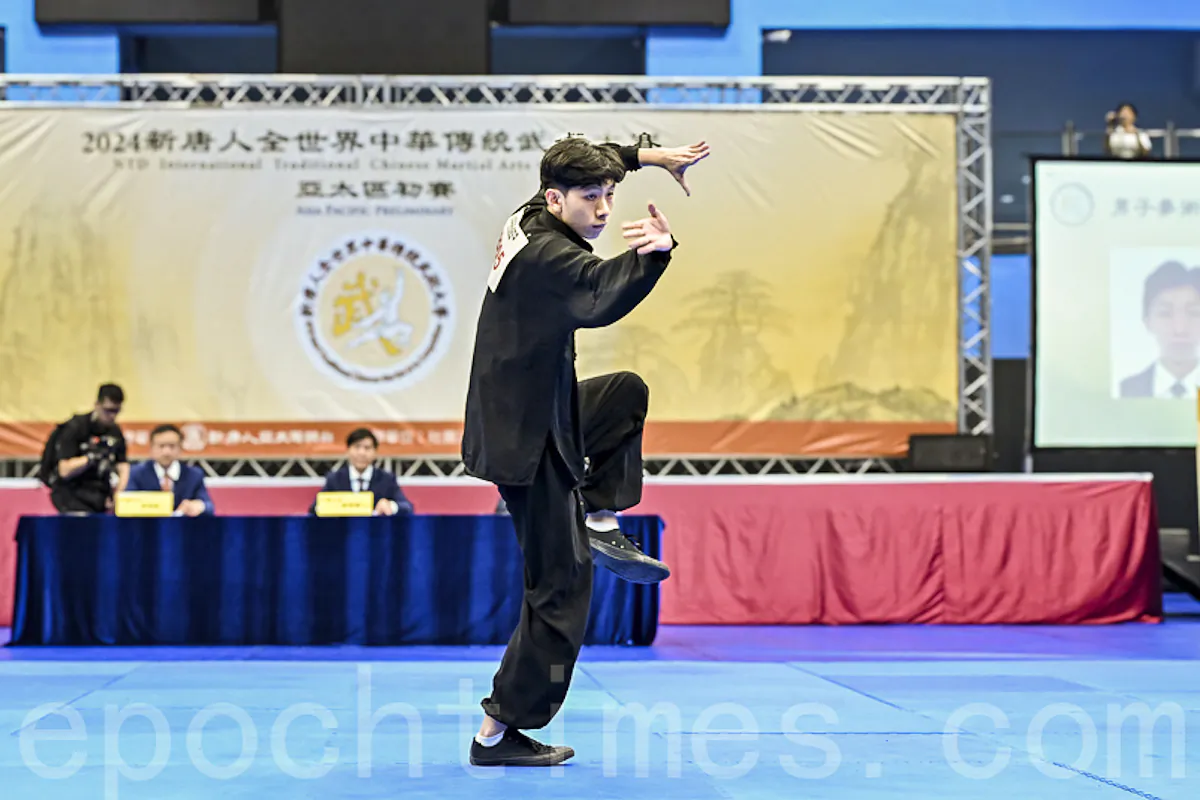 A participant of the 8th NTD International Martial Arts Competition 
 preliminary round in Taiwan on June 19, 2024. (Song Bilong/The Epoch Times)