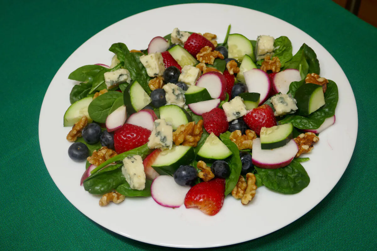Summer Berry Salad. (Linda Gassenheimer/TNS)