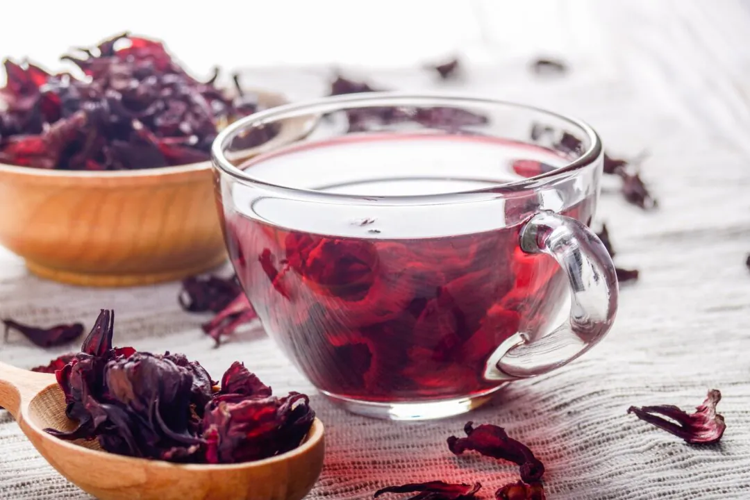 Hibiscus tea. (Mikhailov Studio/Shutterstock)