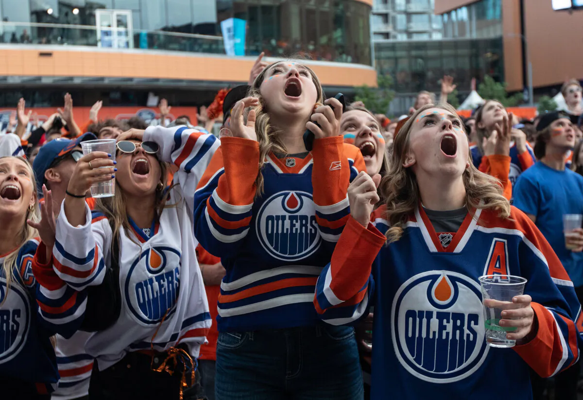 Edmonton Oilers fans react to a goal against the Oilers in Edmonton on June 24, 2024. (The Canadian Press/Jason Franson)