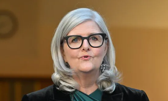 Bipartisan Backing for Australian Governor-General’s 43 Percent Pay Raise