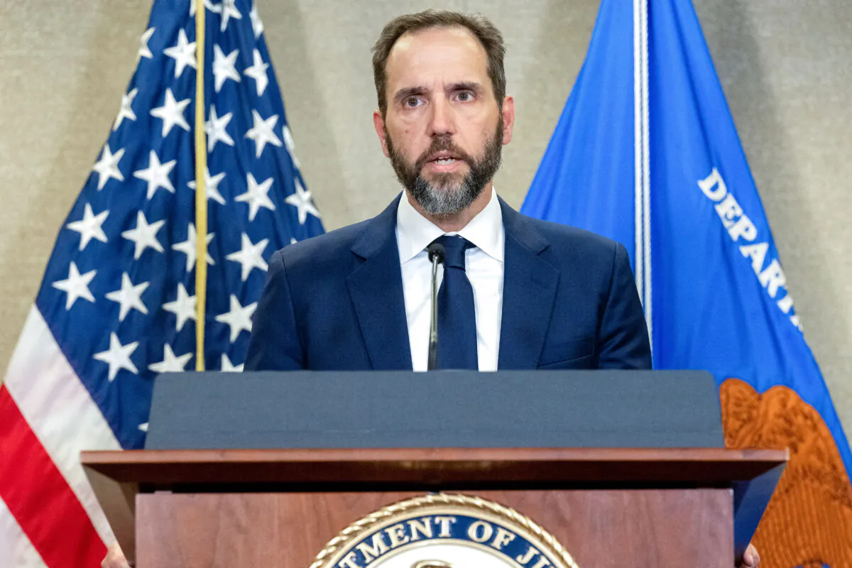Special counsel Jack Smith speaks to members of the media at the U.S. Department of Justice building in Washington on Aug. 1, 2023. (Saul Loeb/AFP/Getty Images)