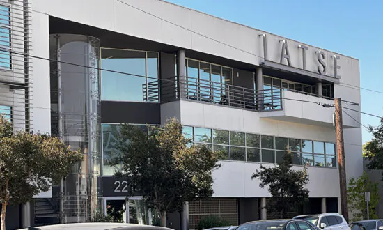 Hollywood Unions Urge California and Paramount-Warner Bros. to Settle Legal Battle