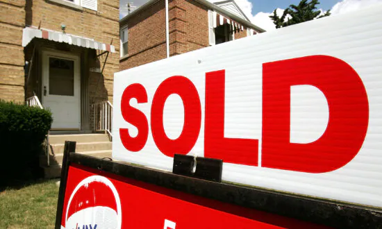 Home Flipping Gross Profits Rose to 30.2 Percent Last Quarter; Amazon Hits $2 Trillion Market Cap | Business Matters Full Broadcast (June 26)