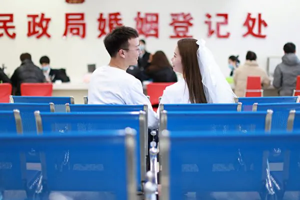A young couple wait to get their marriage certificates at a marriage registry in Shenyang in China's northeastern Liaoning province, on February 22, 2022. (AFP)