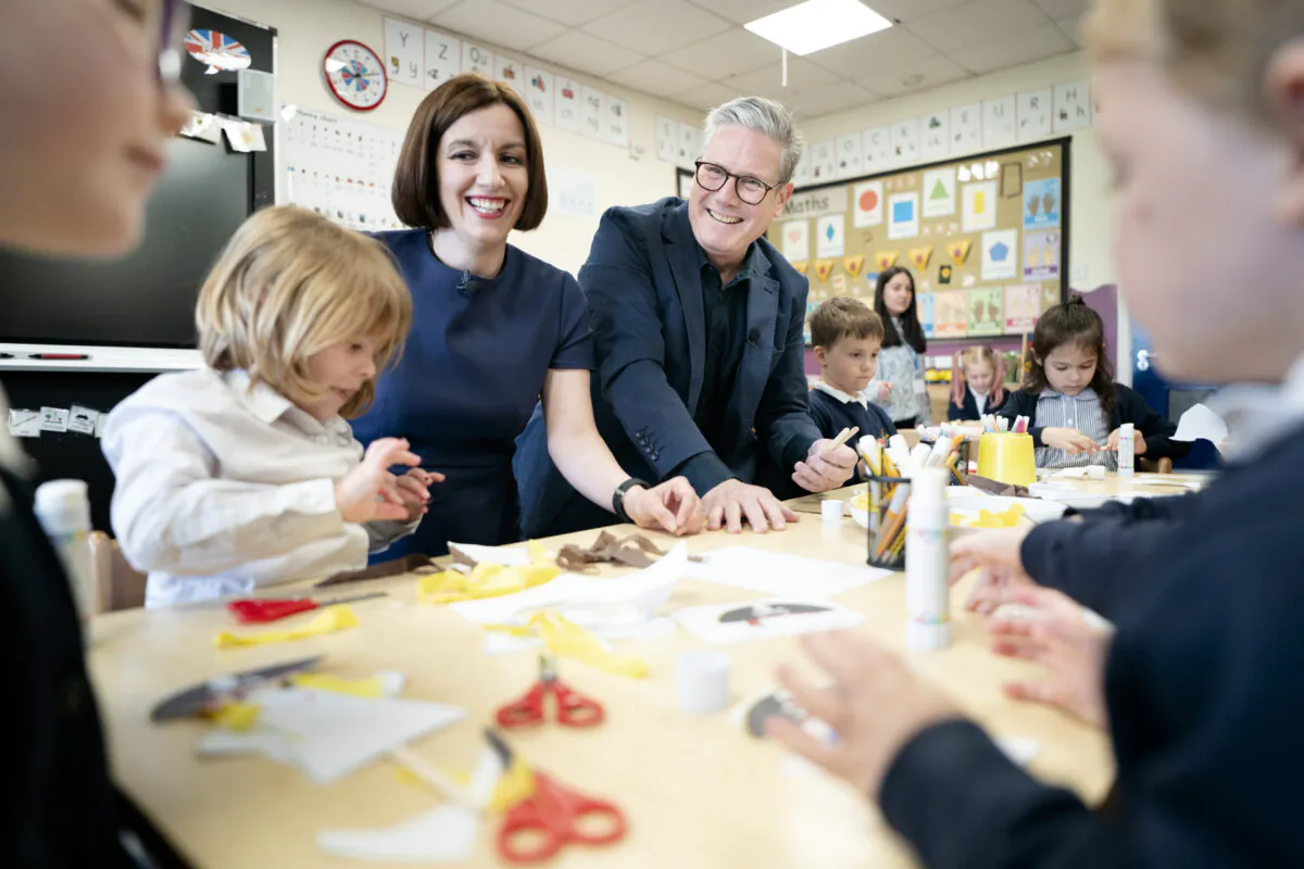 Labour Party leader Sir Keir Starmer (R) and shadow education secretary Bridget Phillipson during a visit to Nursery Hill Primary School, in Nuneaton, Warwickshire, England, on June 10, 2024. (Stefan Rousseau/PA)