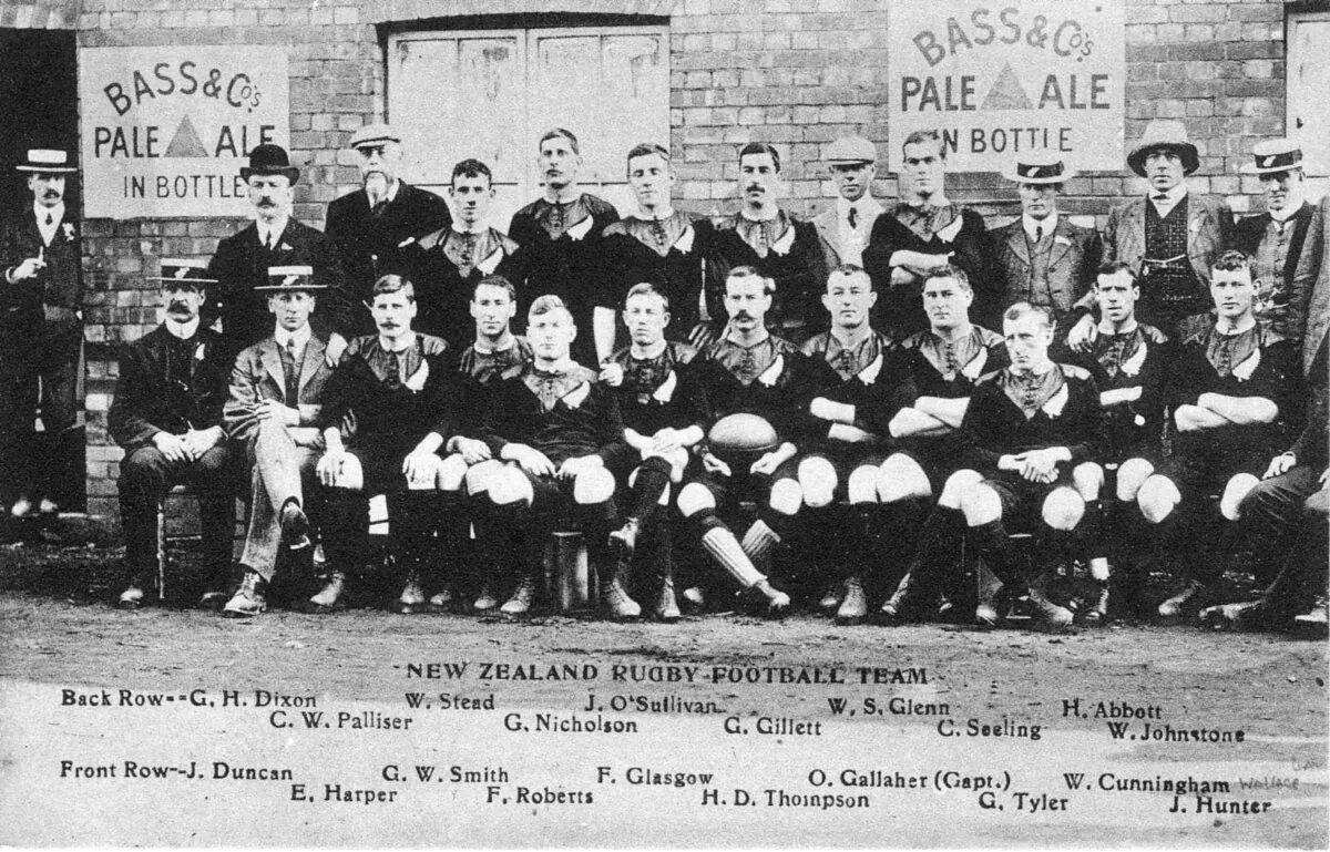 The original 1905 New Zealand All-Blacks rugby team toured Europe. (Public Domain)