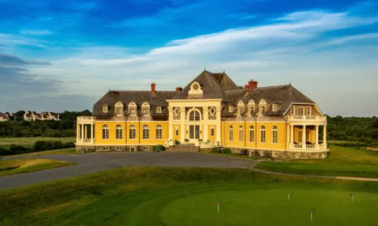 US Senior Open Tees Off at Newport Country Club