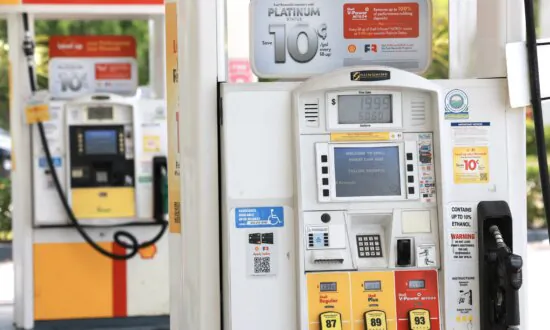 Senate Democrats Probe 18 Producers on Alleged Oil Price-Fixing