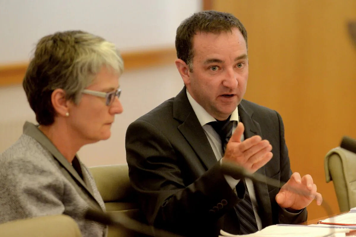 Jake Blight speak at the Counter Terrorism legislation committee in Canberra, Nov. 13, 2014. (AAP Image/Alan Porritt)