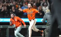 Brett Wisely Hits 2-run Homer in 9th to Send Giants Past Dodgers 5–3