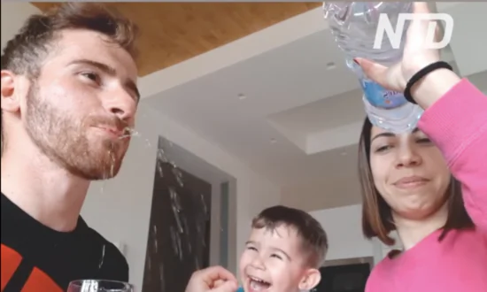 Kiddo Loves Water Magic Trick