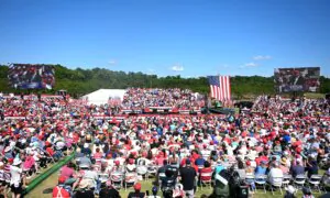 Trump Campaigns in Chesapeake, Virginia, After Debate
