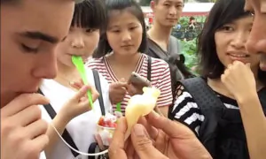 Skilled Beijing Street Vendor Makes Toffee Mousse