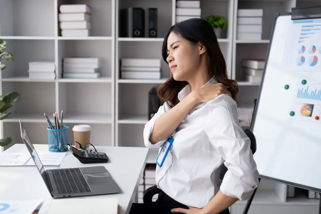 Prolonged sitting and poor posture often lead to shoulder and neck pain, affecting daily life and work efficiency. (Asian Isolated/Shutterstock)