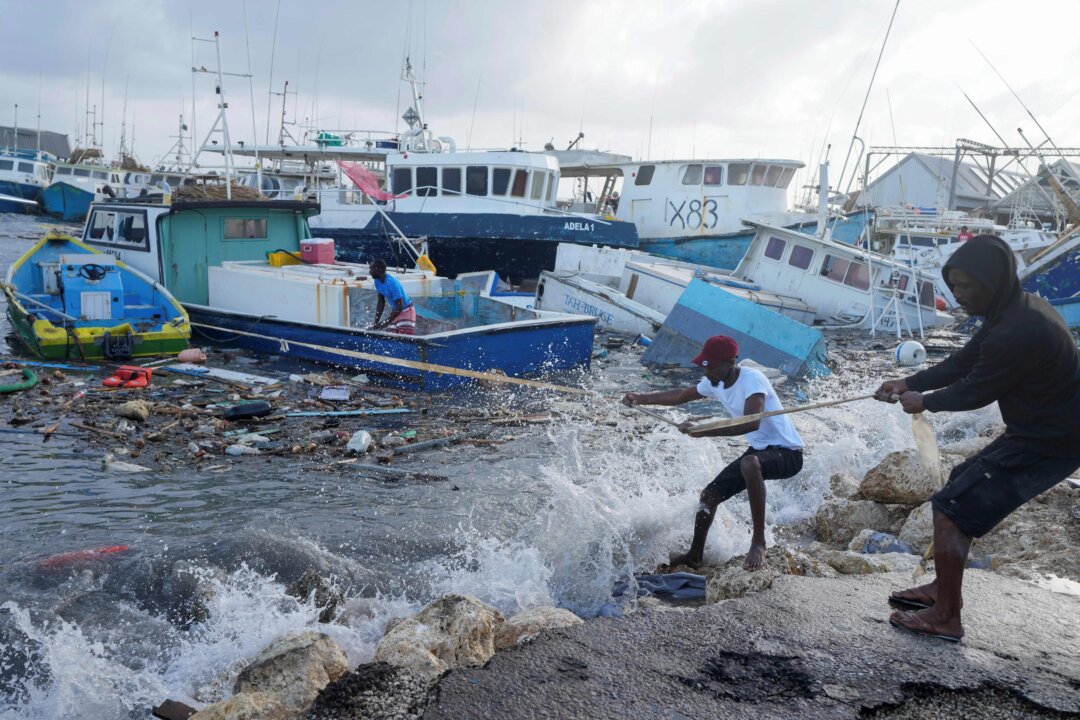 Hurricane Beryl Rips Through Open Waters After Devastating Southeast ...