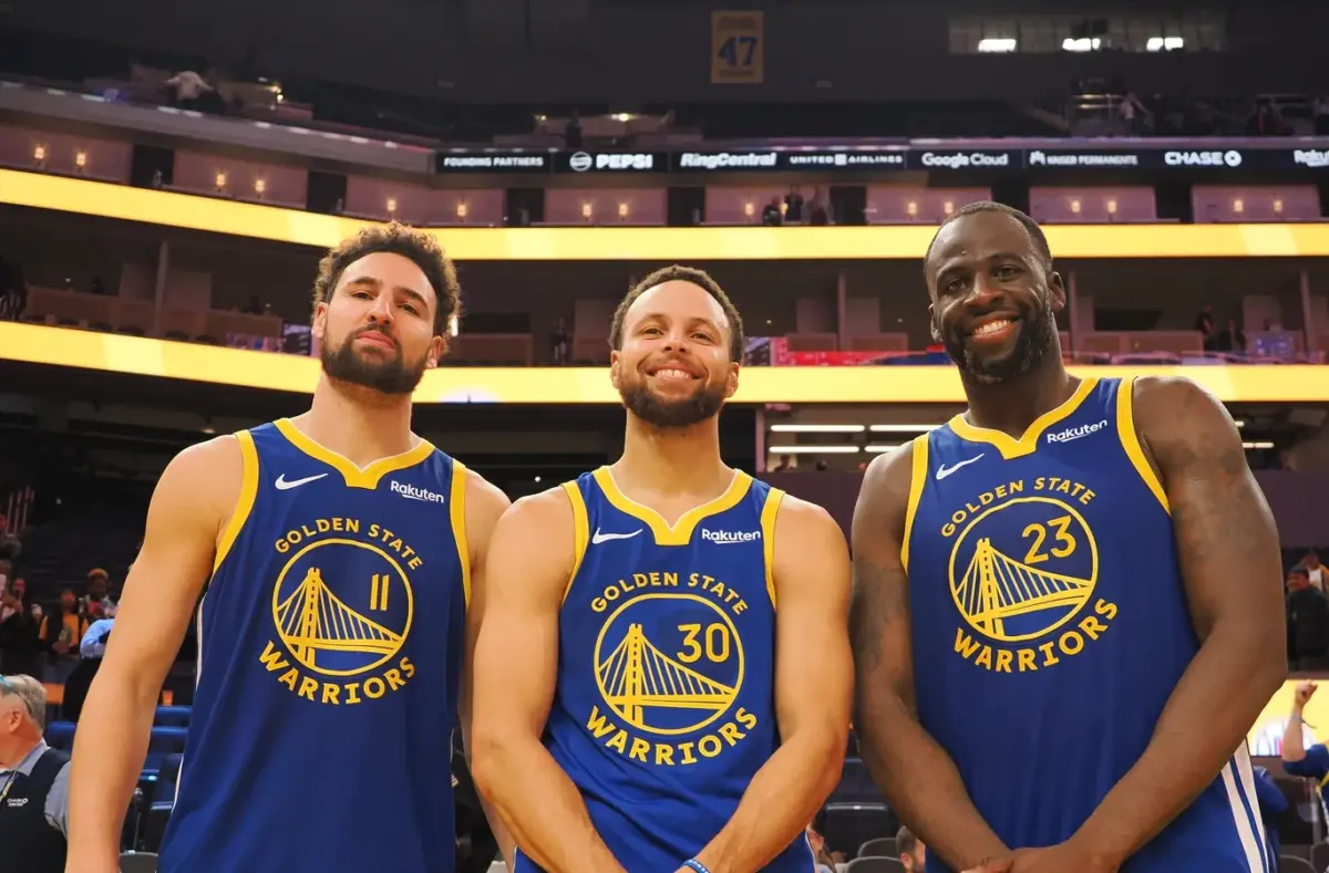 Golden State Warriors guard Klay Thompson (L), guard Stephen Curry (C), and forward Draymond Green after a game against the Los Angeles Clippers in San Francisco on Nov 30, 2023. (Kelley L Cox/USA TODAY via Field Level Media)
