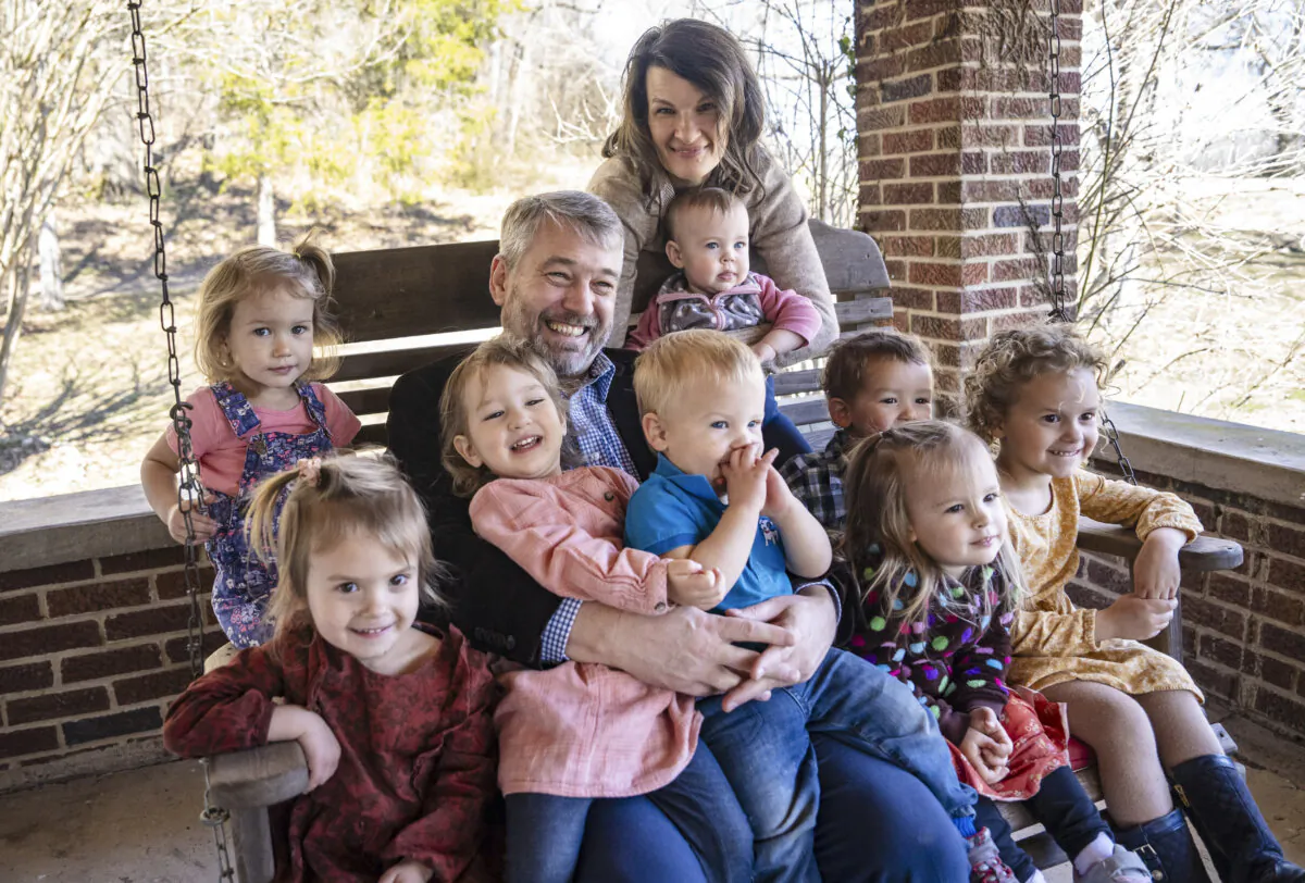 Paul and Bethany Vaughn at their home with their daughter and some of their grandchildren in Centerville, Tenn., on Feb. 20, 2024.(Samira Bouaou/The Epoch Times)