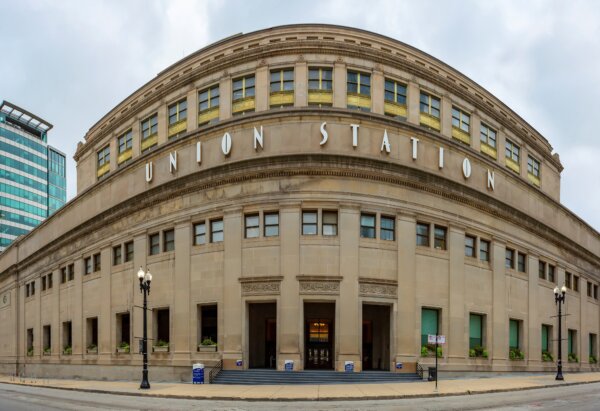 Chicago Union Station: A Neoclassical Railway Connecting America