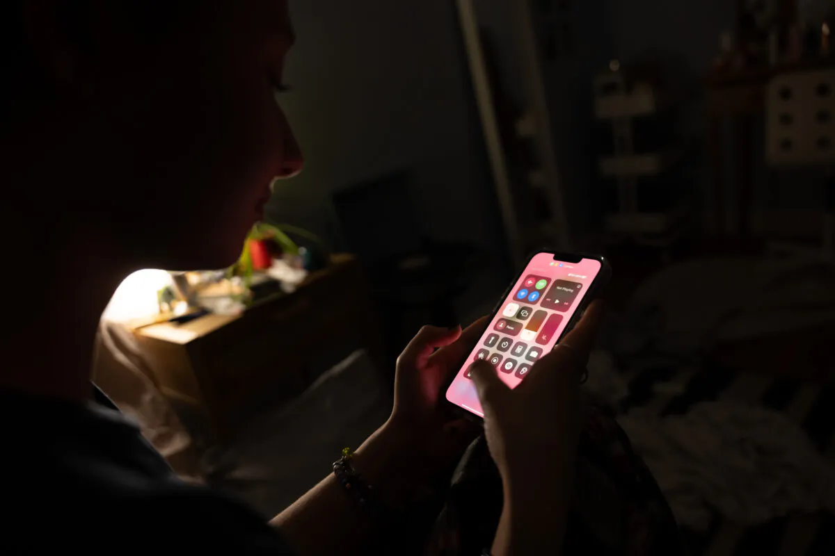 A teenager uses her mobile phone to access social media in New York City, on Jan. 31, 2024. (Spencer Platt/Getty Images)