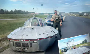 ‘We Come in Peace’: Sheriff’s Officer Pulls Over ‘UFO’ Moving Erratically Down Highway, Has Chat