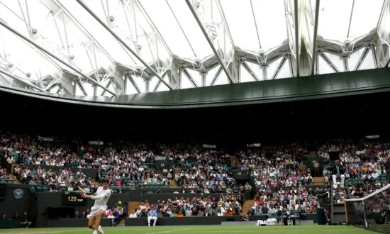 Jannik Sinner Defeats Ben Shelton, Carlos Alcaraz Also Reaches Wimbledon Quarters
