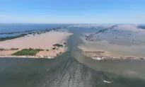 Lake Downstream of Three Gorges Dam Floods, Displaces More Than 5,700 Chinese