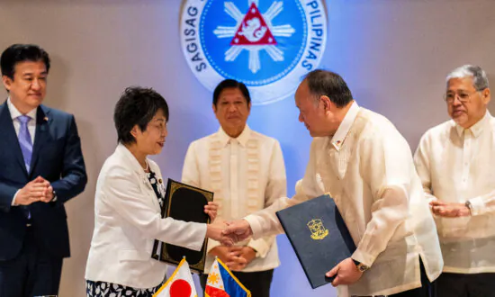Japan, Philippines Begin Talks on Military Information-Sharing Pact