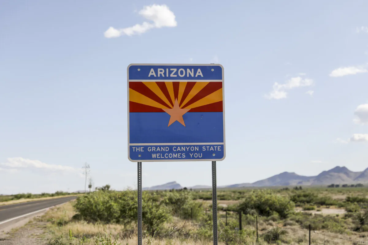 The Arizona state line, in this file photo. (Charlotte Cuthbertson/The Epoch Times)