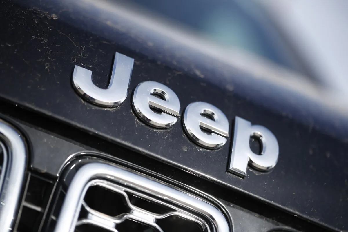 The Jeep logo is shown in the south Denver suburb of Englewood, Colo., on April 15, 2018. (David Zalubowski/AP Photo)