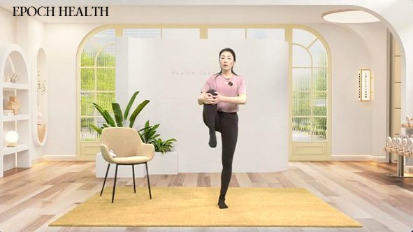 Standing Leg Hold. (The Epoch Times)