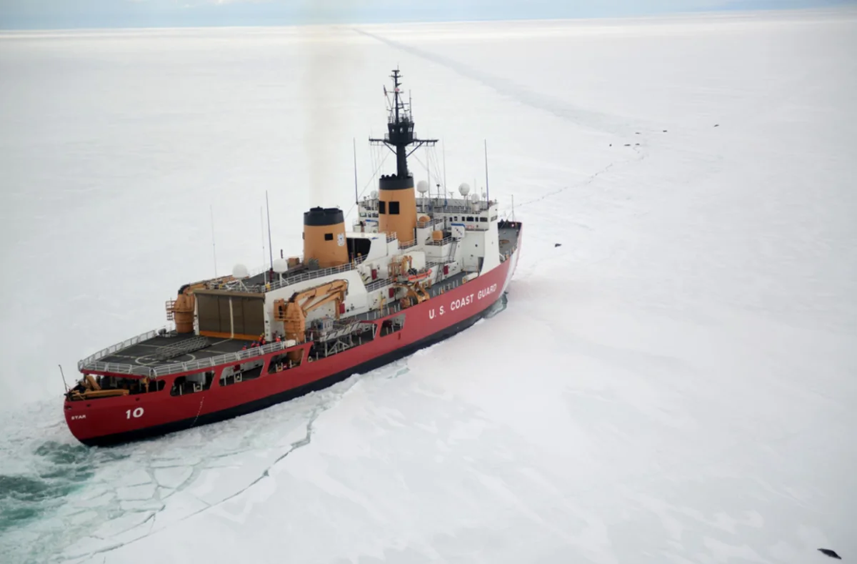 The Coast Guard Cutter USCGC Polar Star operates in the Ross Sea region of the Antarctic on Jan. 16, 2017. (U.S. Coast Guard photo by Chief Petty Officer David Mosley/Public Domain)