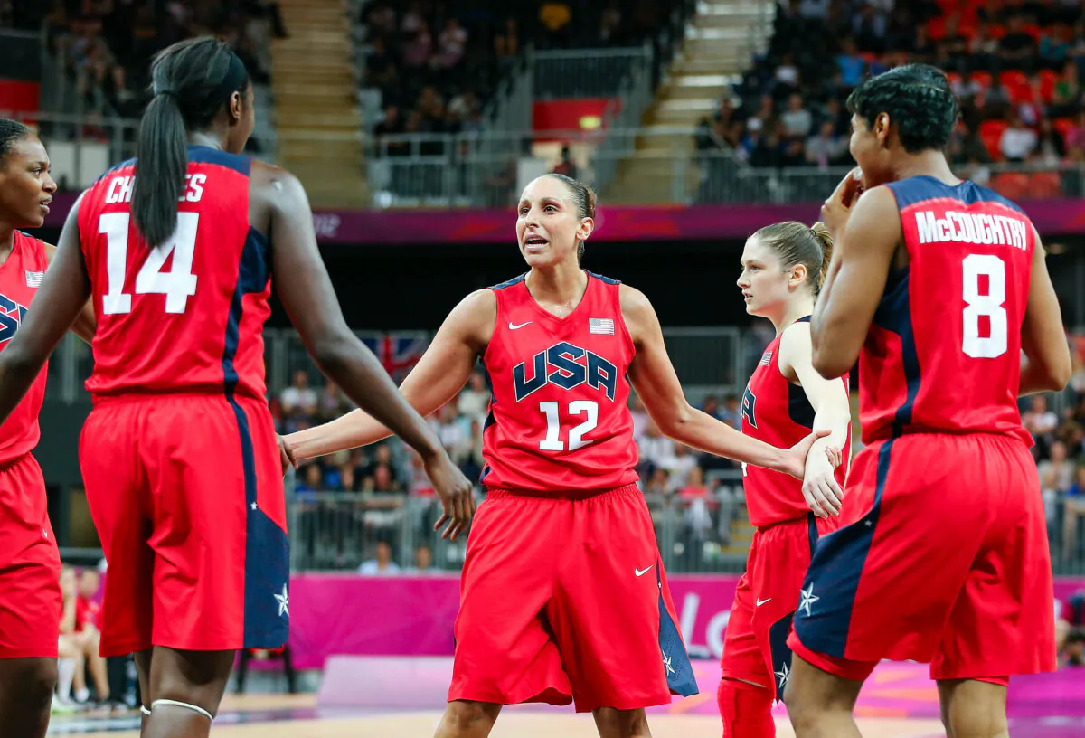 Diana Taurasi (C) of the United States huddles with teammates during a women's basketball preliminary-round game against the Czech Republic in the 2012 London Olympics. (Christian Petersen/Getty Images)