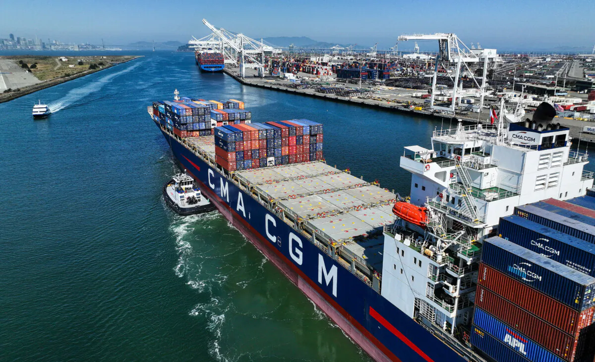 A container ship is guided into the Port of Oakland in Oakland, Calif., on Aug. 7, 2023. (Justin Sullivan/Getty Images)