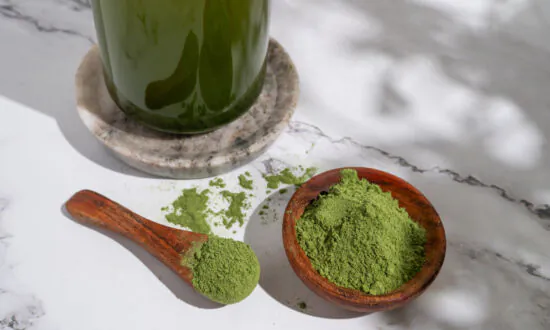Environmental Nutrition: Should You Try Greens Powder?