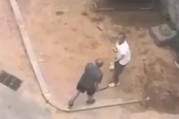 A still image from a video that captured an indiscriminate knife attack that took place in Tiexi District of Shenyang City, Liaoning Province. (Video screenshot)