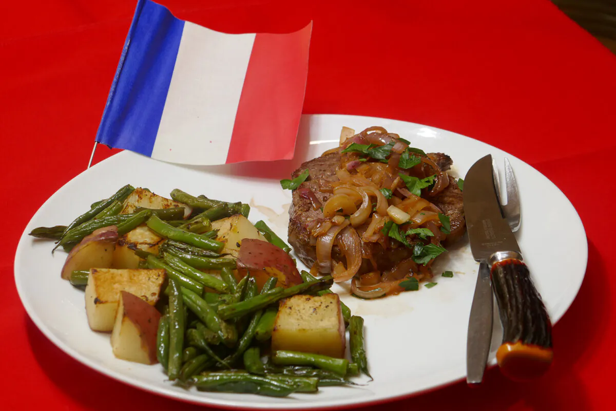 Steak with Shallot Sauce (Steak aux Eschalot) with Potatoes and French Green Beans. (Linda Gassenheimer/TNS)