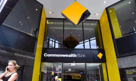 Commonwealth Bank Backs Down on Cash Withdrawal Fee After Political Pressure