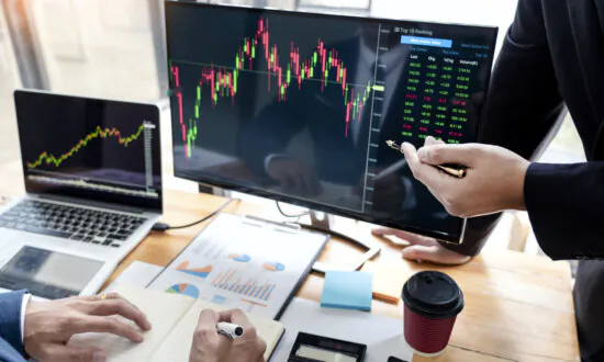 Passive vs. Active Investing: Compare and Contrast 