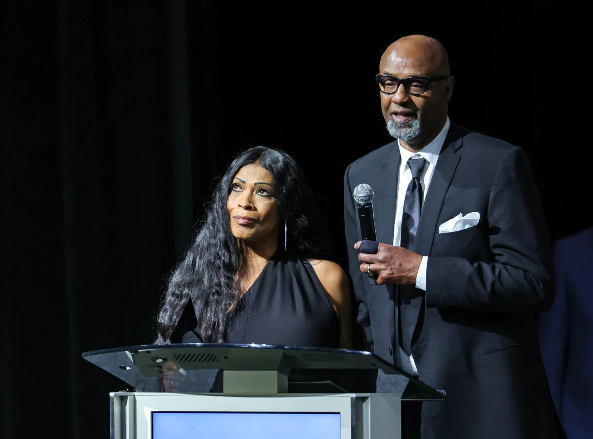 Pamela Bryant (L) and Joe Bryant, parents of Kobe Bryant, accept The Heritage Award at the Advancement of Blacks in Sports (ABIS) Champions and Legends Awards at Resorts World Las Vegas in Las Vegas, Nev., on May 28, 2022 (Ethan Miller/Getty Images)