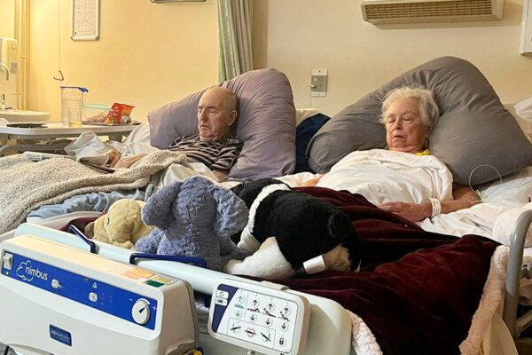 Devoted Couple Lie Side-by-Side and Held Hands for the Last Time Before Both of Them Lost Their Battle With Cancer