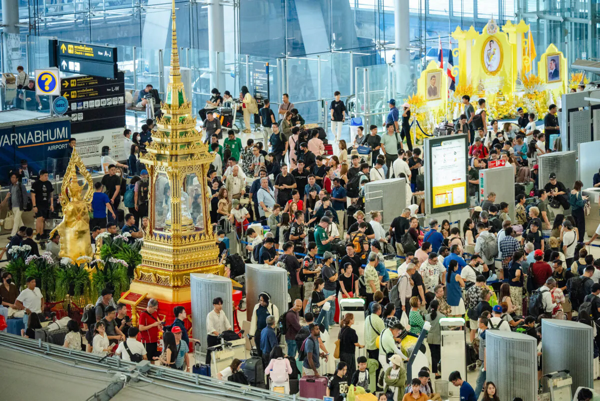 Crowds are building up at Suvarnabhumi Airport as a global IT disruption caused by a Microsoft outage and a Crowdstrike IT problem combine to affect users in Bangkok, on July 19, 2024. (Mailee Osten-Tan/Getty Images)