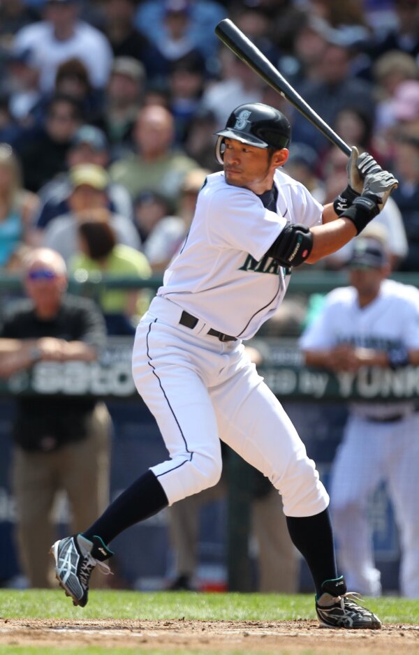 Ichiro Suzuki bats