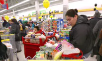 39 Percent of Americans Worry They Can’t Pay Bills: Poll; Federal Government Investigates Delta | Business Matters Full Broadcast (July 23)