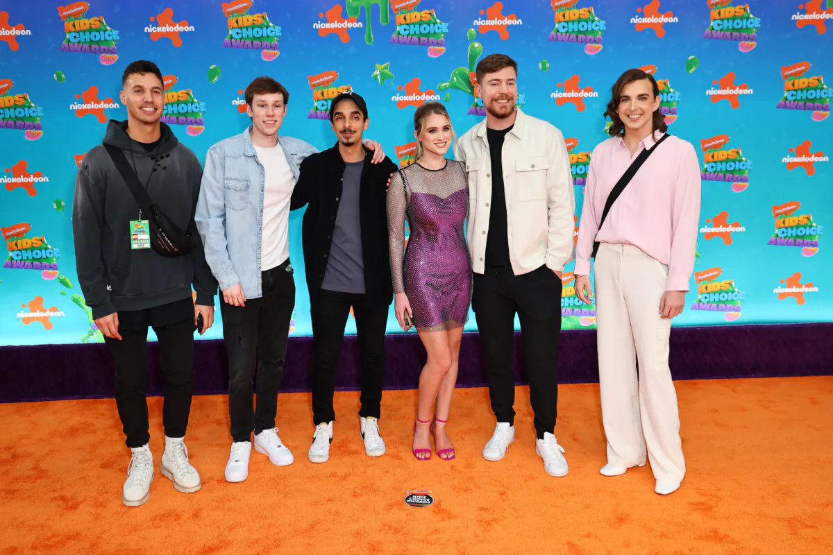 James Donaldson creator of MrBeast (2nd from R) and Ava Kris Tyson (R) attend the Nickelodeon's 2023 Kid's Choice Awards on March 4, 2023. (Leon Bennett/Getty Images)