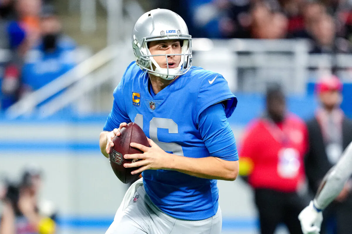 Jared Goff (16) of the Detroit Lions looks to pass during the first quarter in the game against the Chicago Bears at Ford Field in Detroit on Jan. 1, 2023. (Nic Antaya/Getty Images)