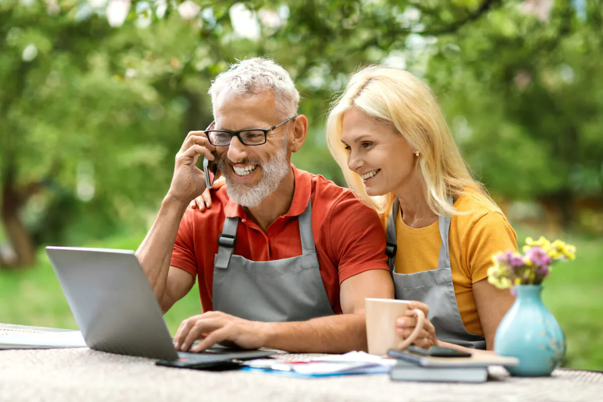 A couple works online on the side business they started after retirement. (Prostock-studio/Shutterstock)