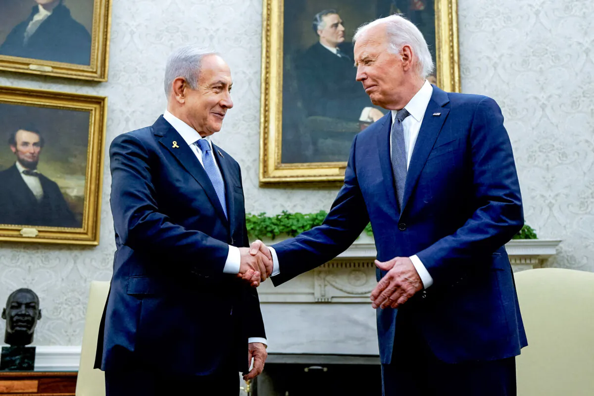 President Joe Biden (R) meets with Israeli Prime Minister Benjamin Netanyahu in the Oval Office on July 25, 2024. (Elizabeth Frantz/Reuters)