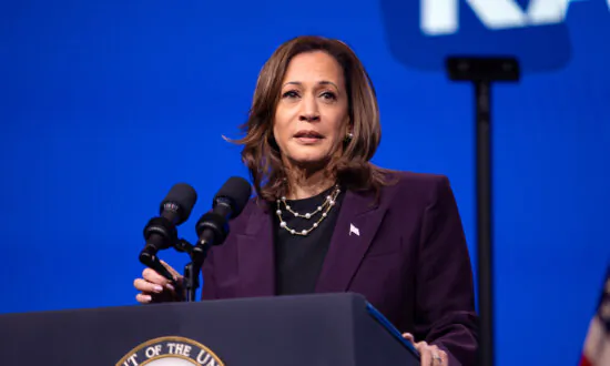 Harris Touts ‘Pro-Worker’ Campaign in Teachers Union Speech